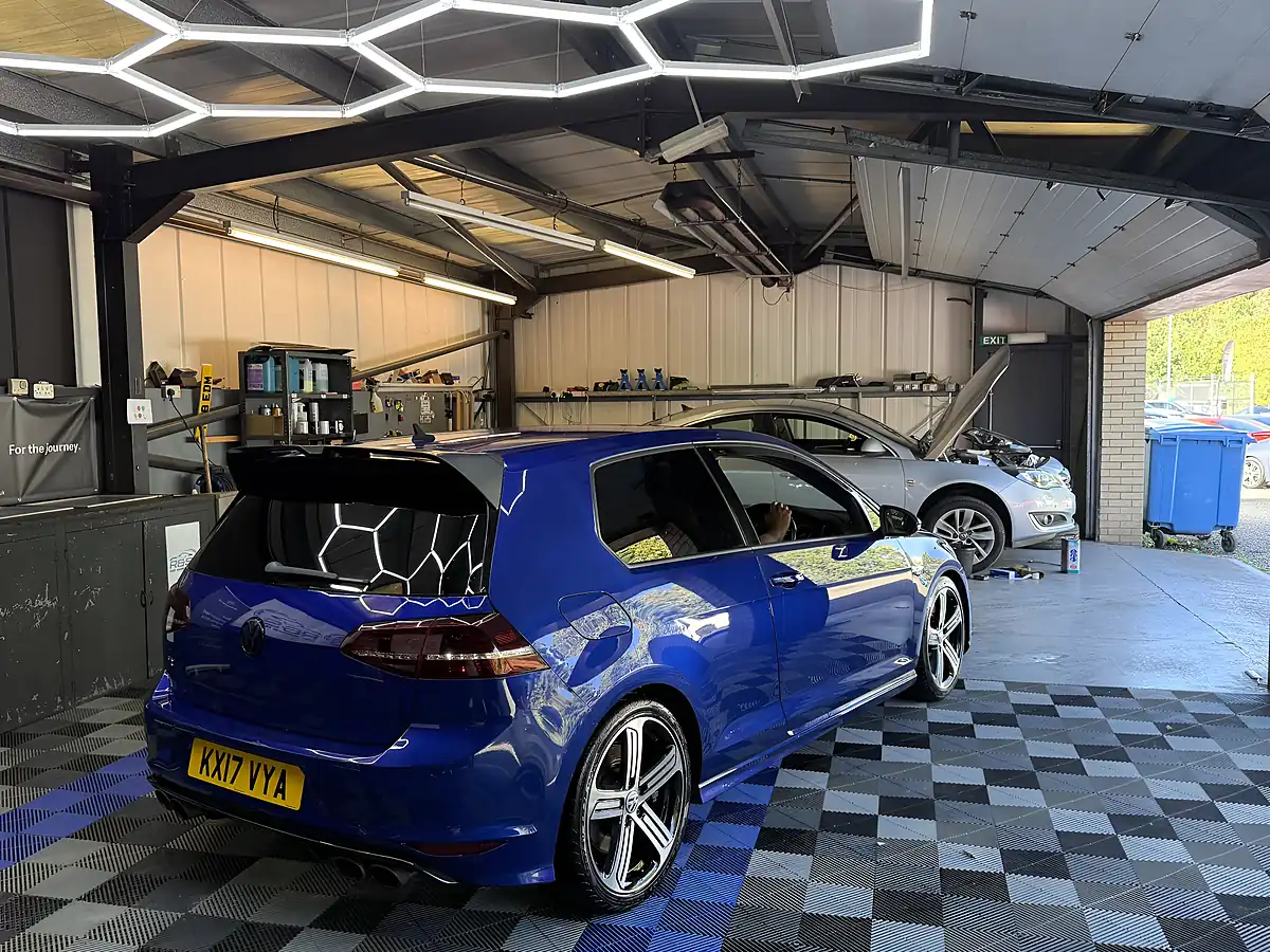 Used 2017 Volkswagen Golf Bluemotion Tech R Blue - Interior and Exterior details 3