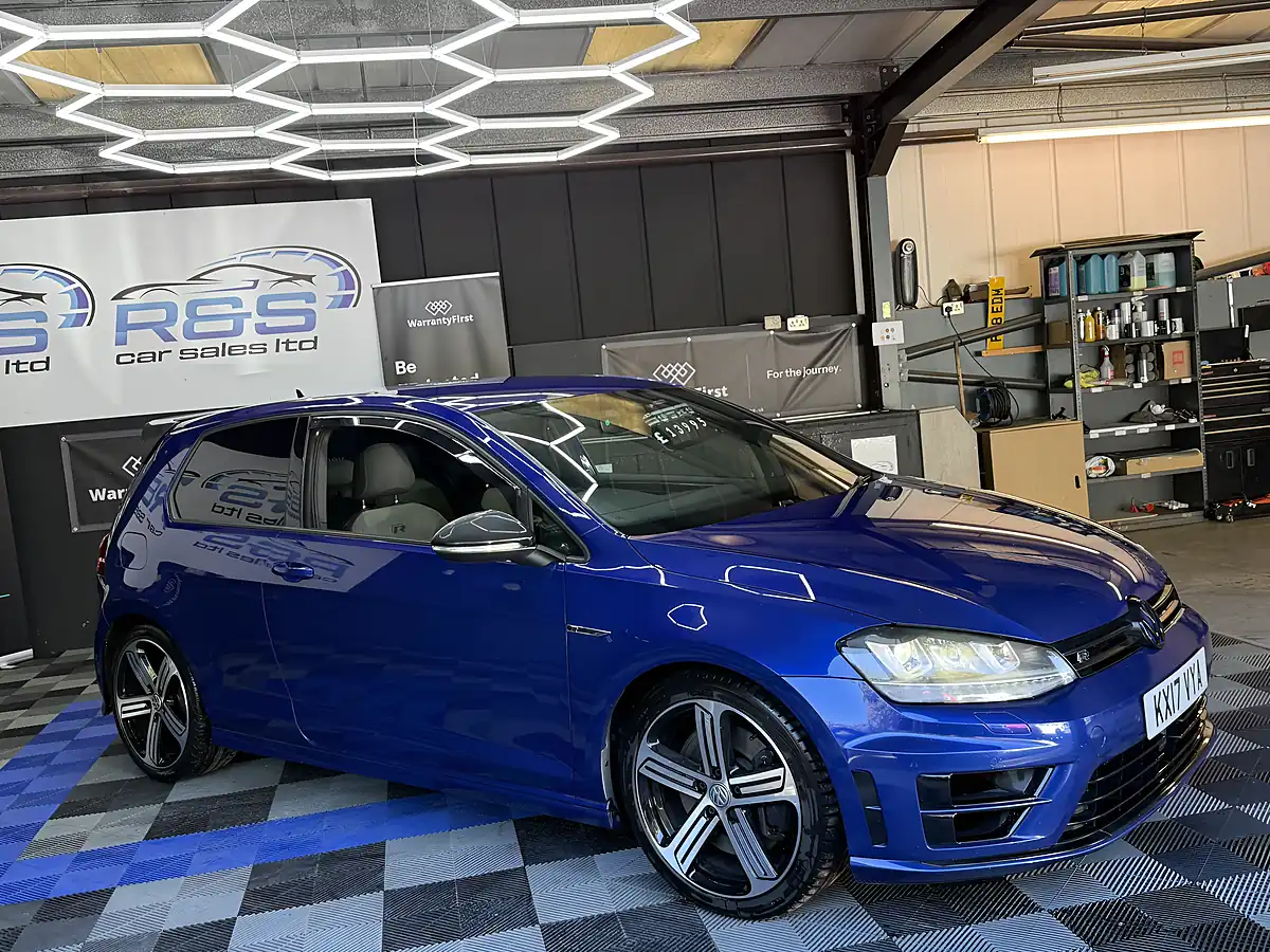 Used 2017 Volkswagen Golf Bluemotion Tech R Blue - Interior and Exterior details 9