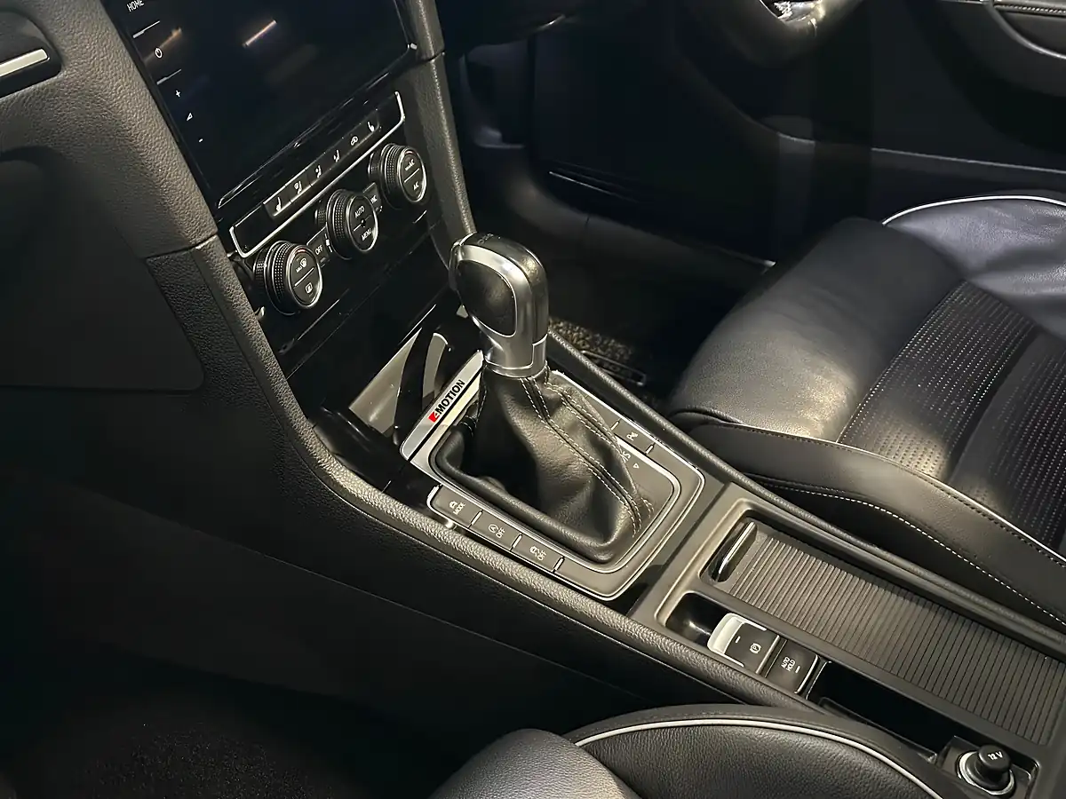Used 2017 Volkswagen Golf Bluemotion Tech R Grey - Interior and Exterior details 17
