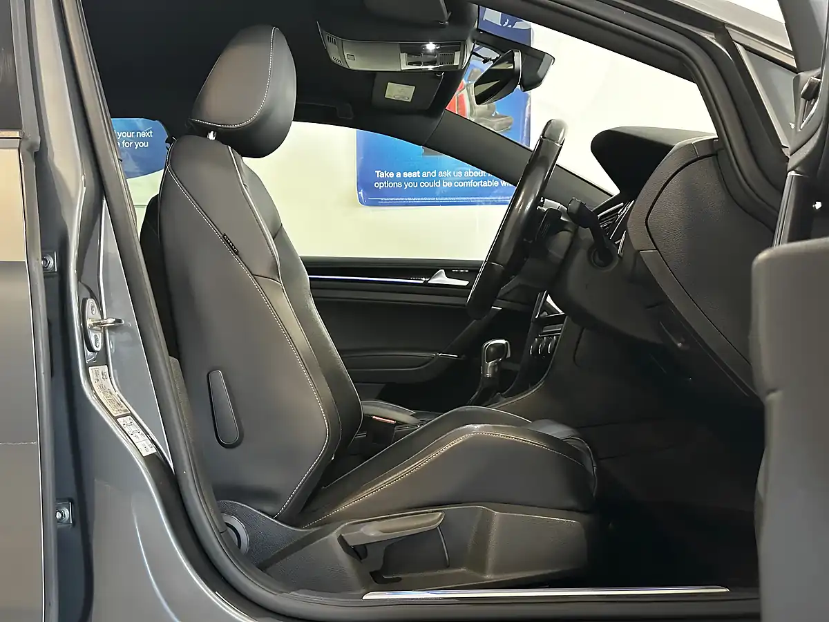 Used 2017 Volkswagen Golf Bluemotion Tech R Grey - Interior and Exterior details 3