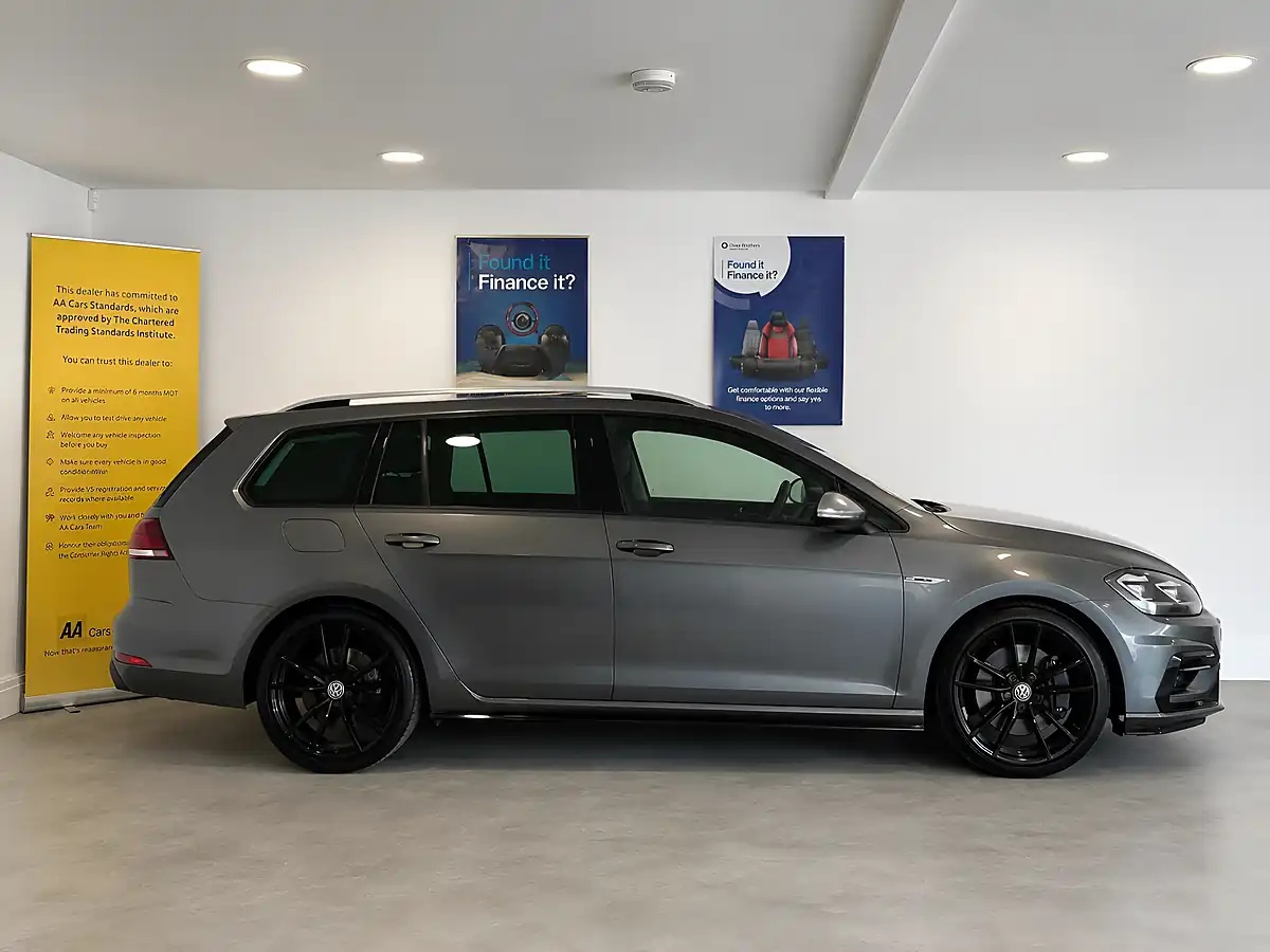 Used 2017 Volkswagen Golf Bluemotion Tech R Grey - Interior and Exterior details 7