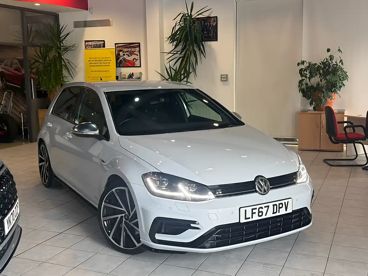 Used 2017 Volkswagen Golf Bluemotion Tech R Silver - Front View