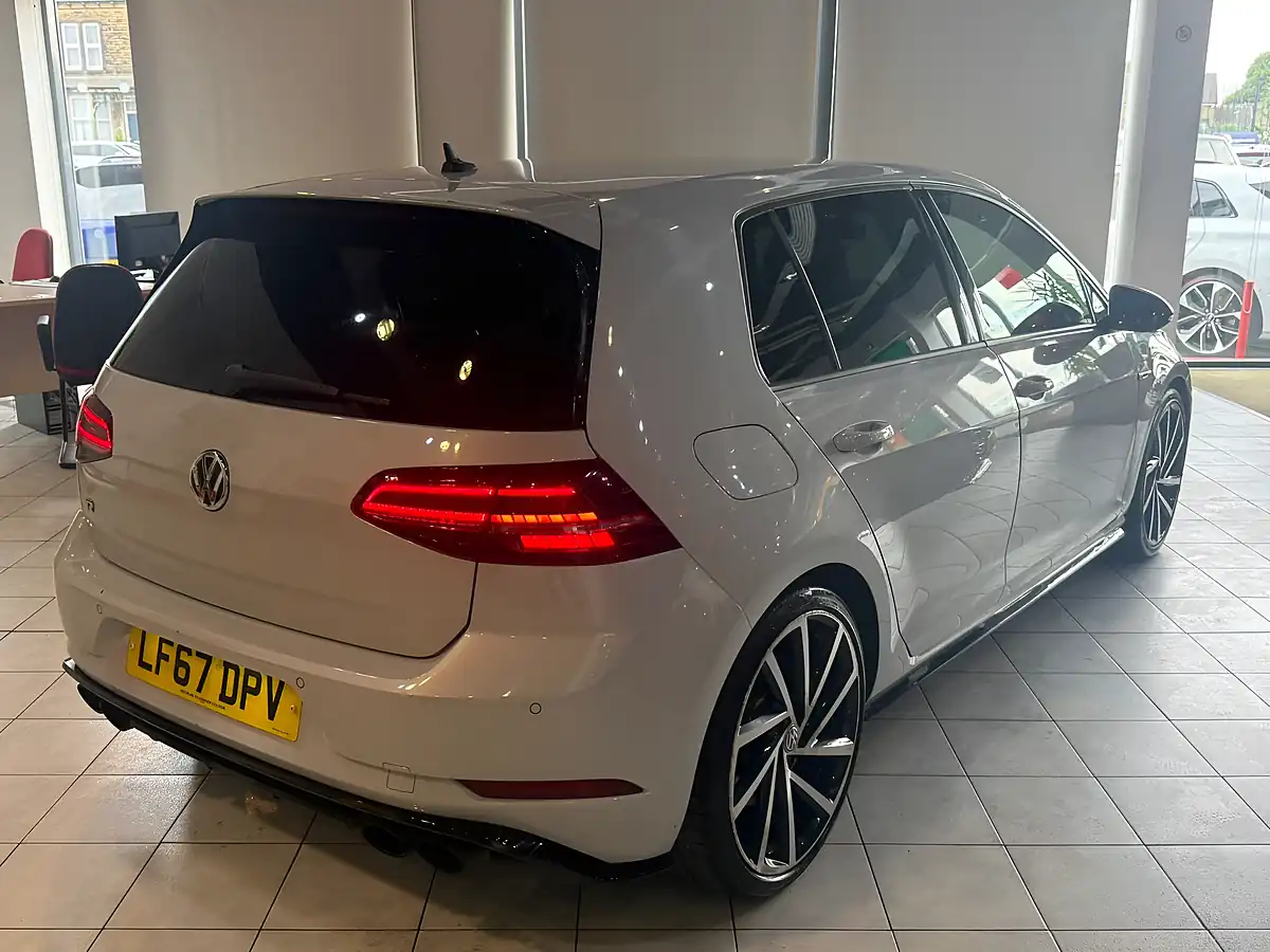 Used 2017 Volkswagen Golf Bluemotion Tech R Silver - Interior and Exterior details 11