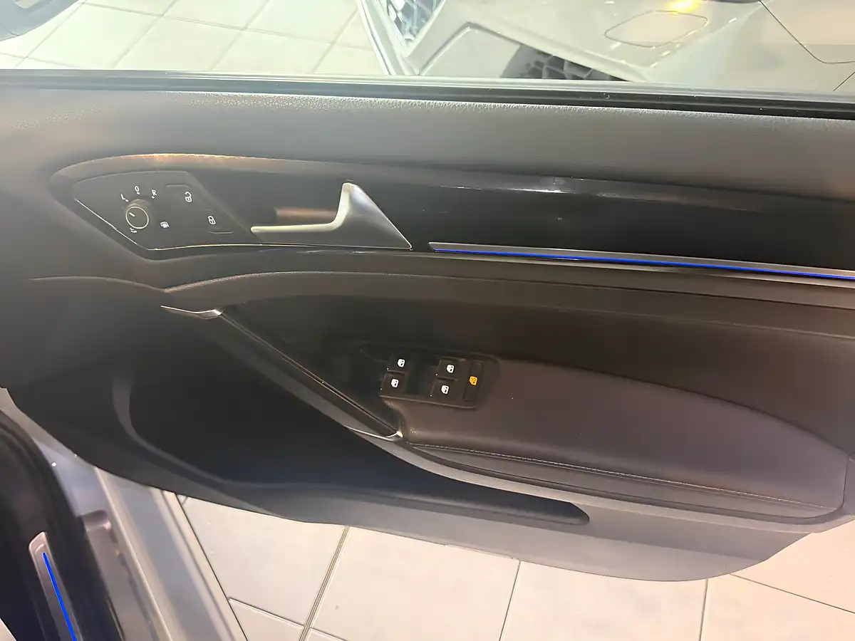 Used 2017 Volkswagen Golf Bluemotion Tech R Silver - Interior and Exterior details 15