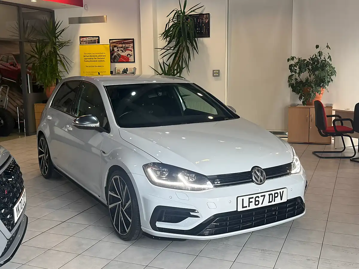 Used 2017 Volkswagen Golf Bluemotion Tech R Silver - Interior and Exterior details 2