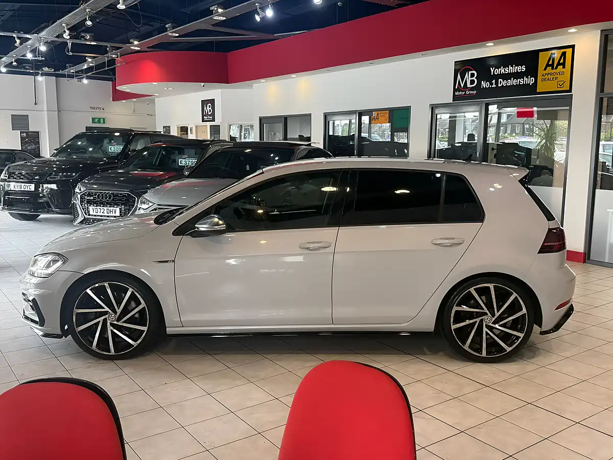 Used 2017 Volkswagen Golf Bluemotion Tech R Silver - Interior and Exterior details 7