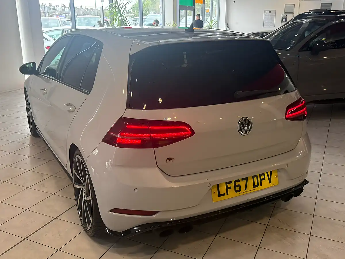 Used 2017 Volkswagen Golf Bluemotion Tech R Silver - Interior and Exterior details 8