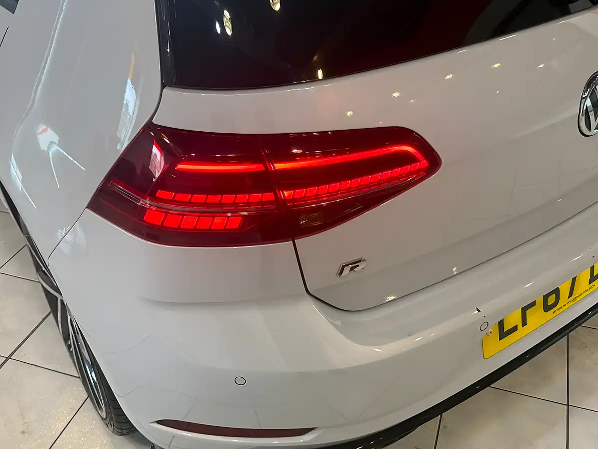 Used 2017 Volkswagen Golf Bluemotion Tech R Silver - Interior and Exterior details 9