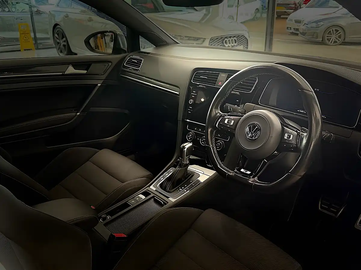 Used 2017 Volkswagen Golf Bluemotion Tech R Silver - Interior and Exterior details 11