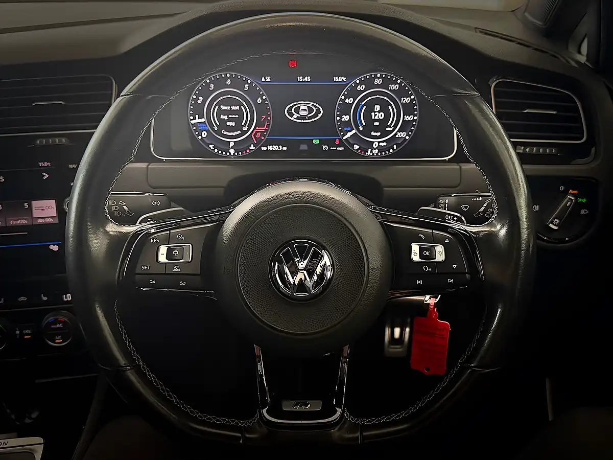 Used 2017 Volkswagen Golf Bluemotion Tech R Silver - Interior and Exterior details 15