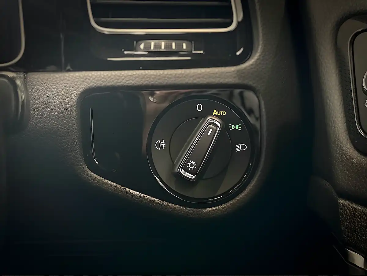 Used 2017 Volkswagen Golf Bluemotion Tech R Silver - Interior and Exterior details 17