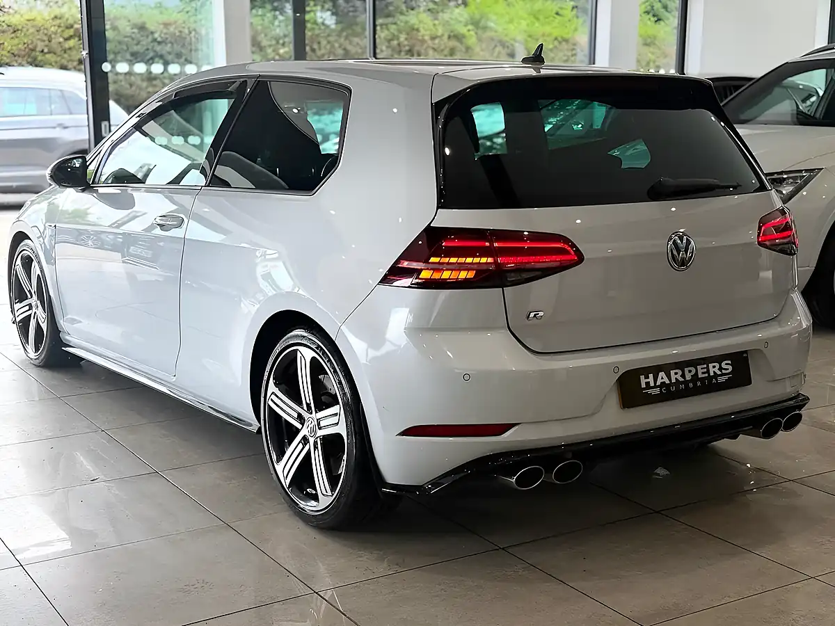 Used 2017 Volkswagen Golf Bluemotion Tech R Silver - Interior and Exterior details 5