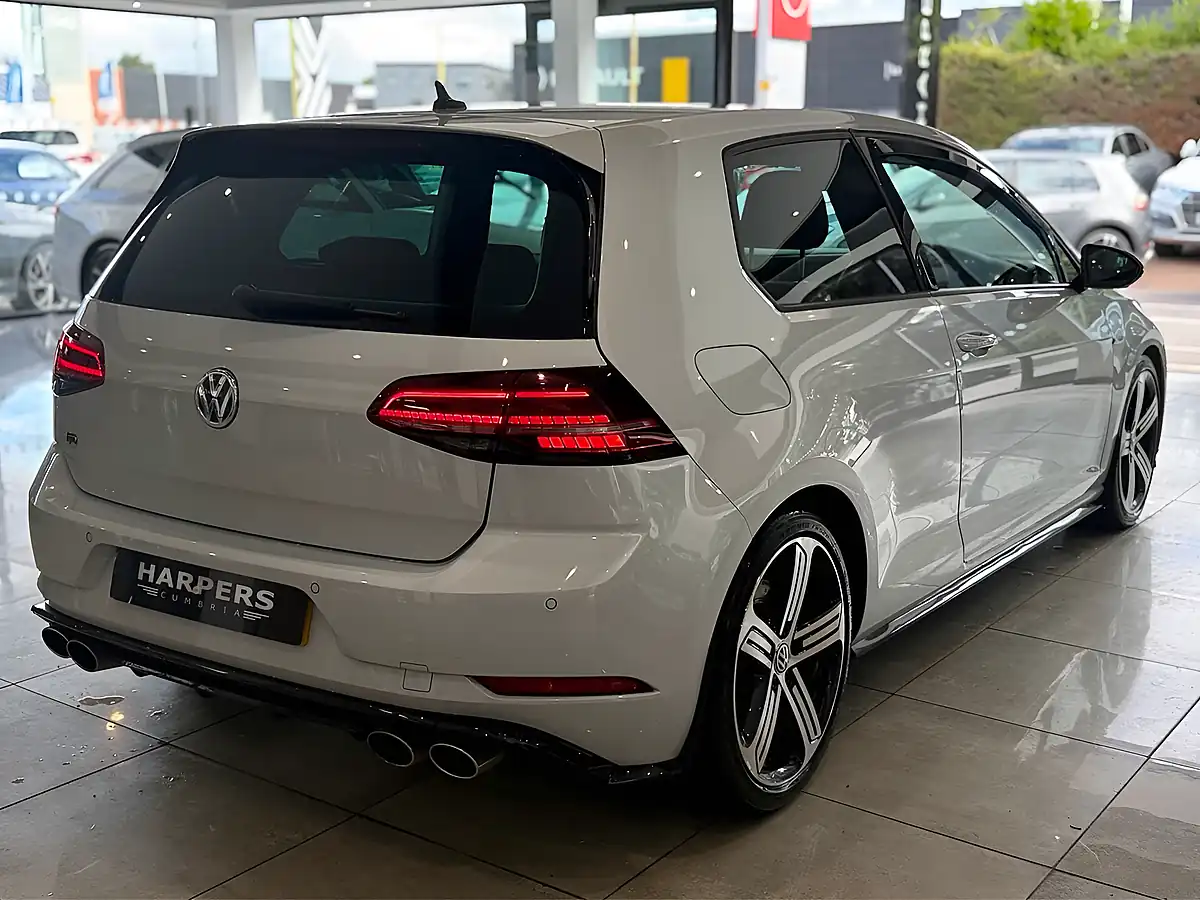 Used 2017 Volkswagen Golf Bluemotion Tech R Silver - Interior and Exterior details 8