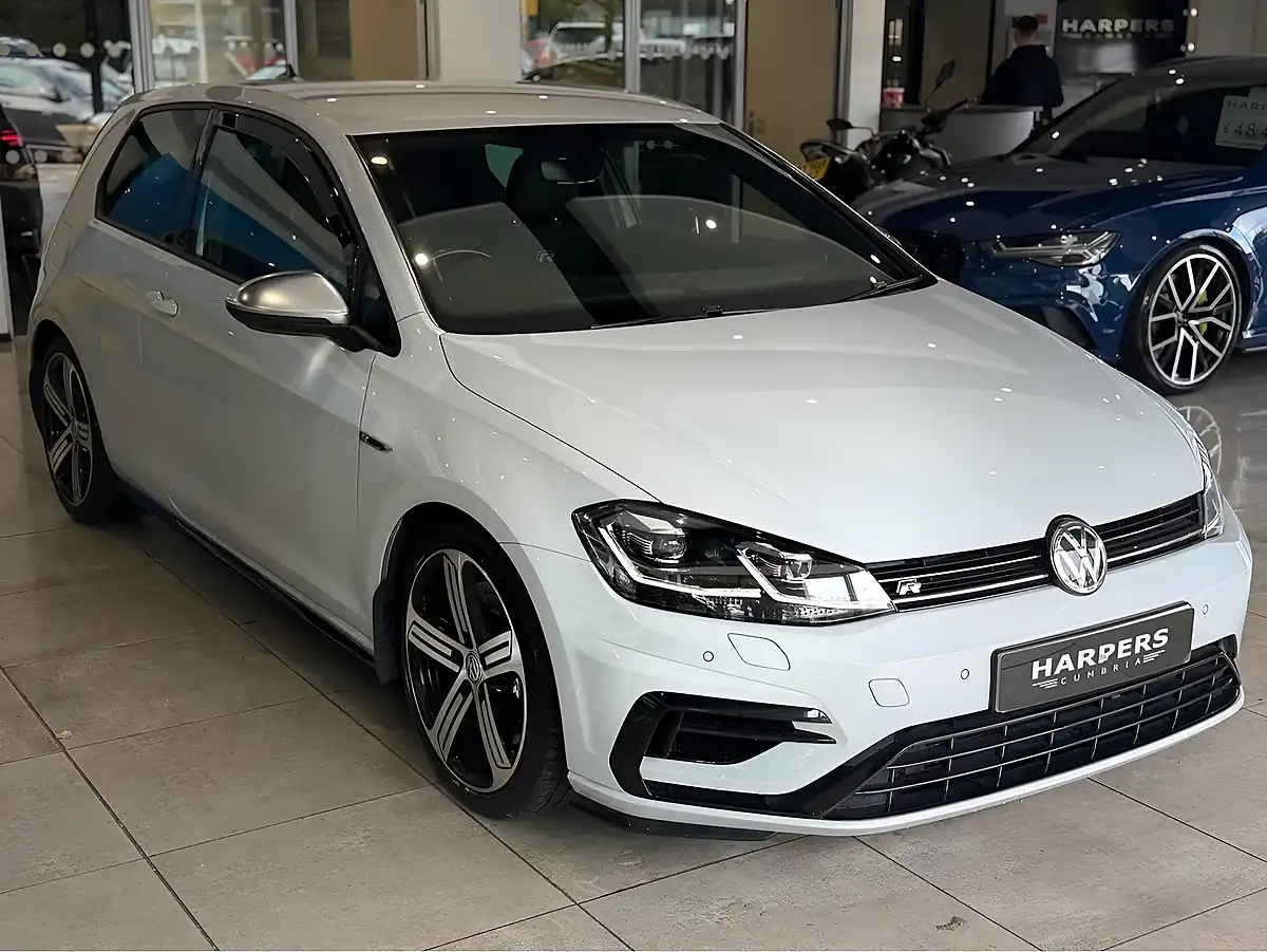 Used 2017 Volkswagen Golf Bluemotion Tech R Silver - Interior and Exterior details 9