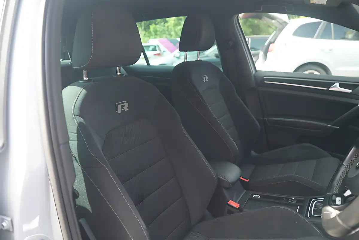 Used 2017 Volkswagen Golf Bluemotion Tech R Silver - Interior and Exterior details 14