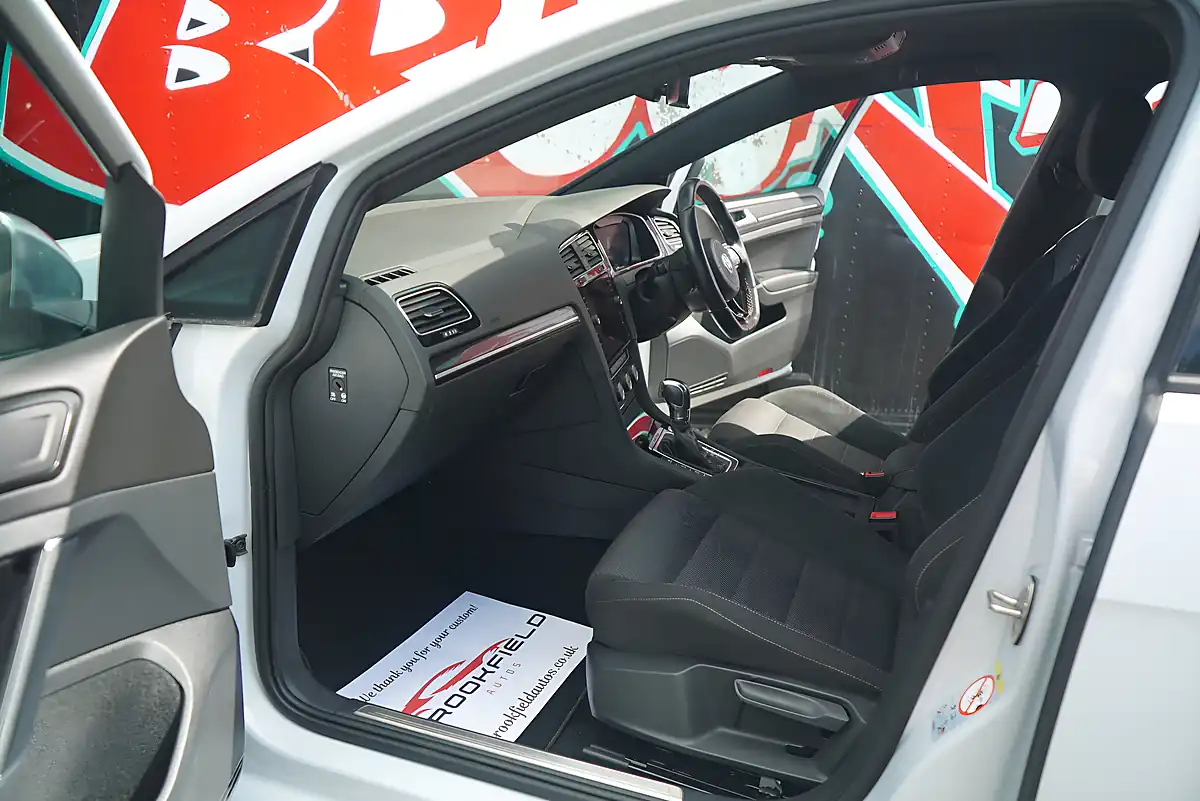 Used 2017 Volkswagen Golf Bluemotion Tech R Silver - Interior and Exterior details 19