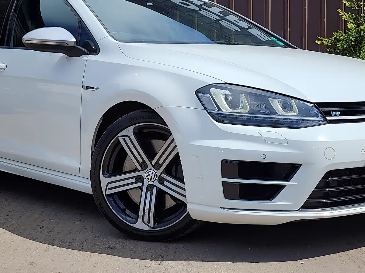 Used 2017 Volkswagen Golf Bluemotion Tech R White - Interior and Exterior details 2