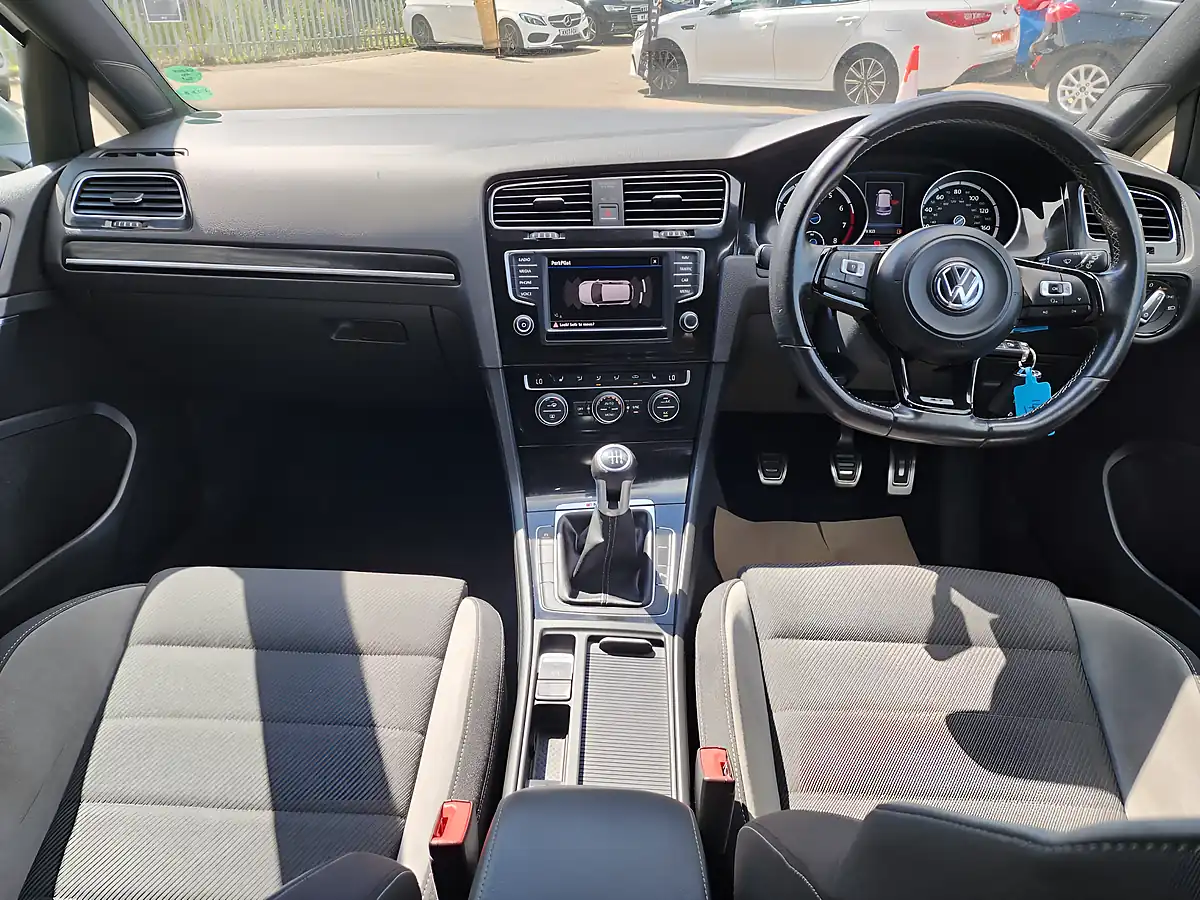 Used 2017 Volkswagen Golf Bluemotion Tech R White - Interior and Exterior details 7