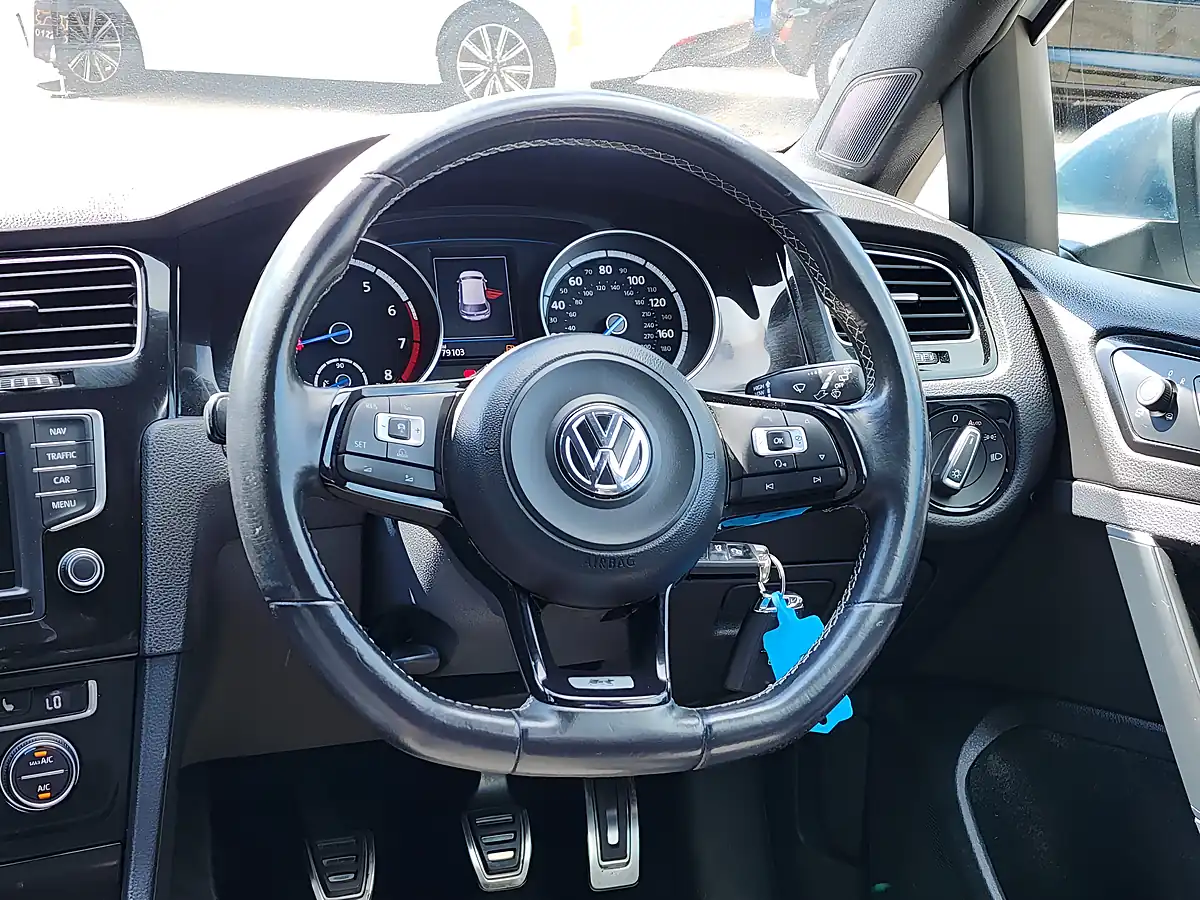 Used 2017 Volkswagen Golf Bluemotion Tech R White - Interior and Exterior details 8