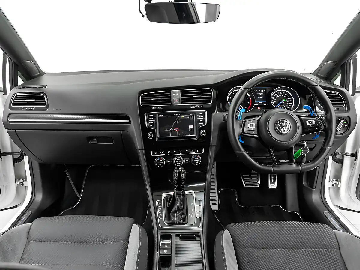 Used 2017 Volkswagen Golf Bluemotion Tech R White - Interior and Exterior details 12