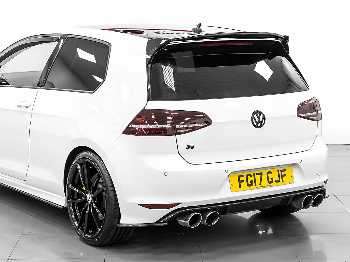 Used 2017 Volkswagen Golf Bluemotion Tech R White - Interior and Exterior details 8