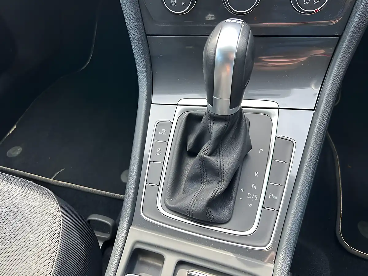 Used 2017 Volkswagen Golf Bluemotion Tech Se Nav Tungsten Silver - Interior and Exterior details 19