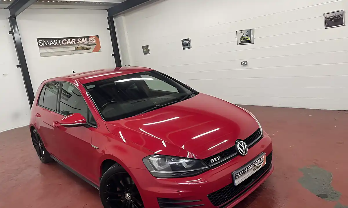 Used 2017 Volkswagen Golf Bluemotion Tech Tornado Red - Front View
