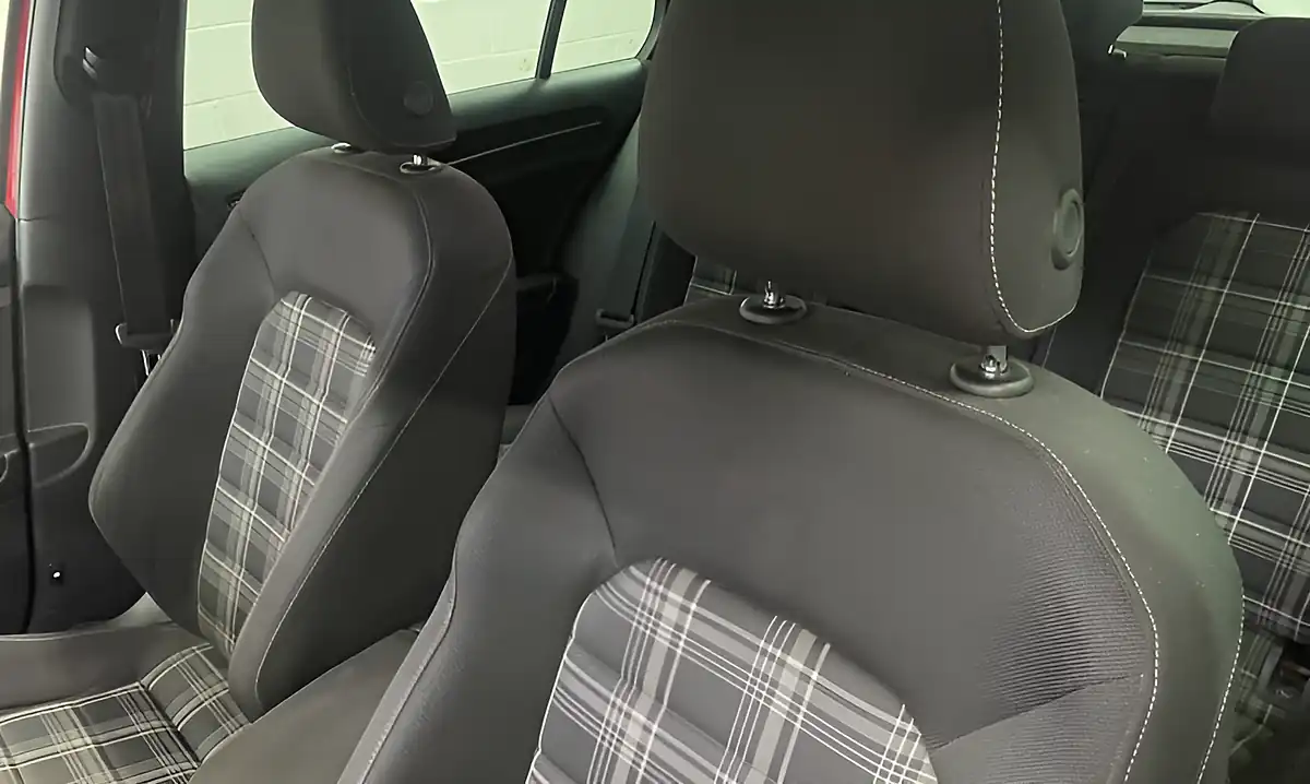 Used 2017 Volkswagen Golf Bluemotion Tech Tornado Red - Interior and Exterior details 10