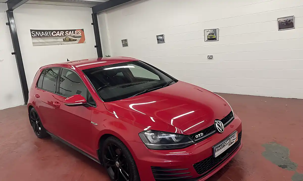 Used 2017 Volkswagen Golf Bluemotion Tech Tornado Red - Interior and Exterior details 2