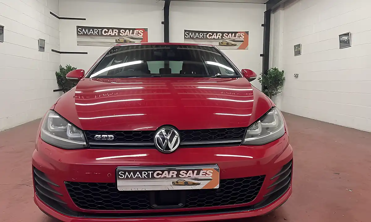 Used 2017 Volkswagen Golf Bluemotion Tech Tornado Red - Interior and Exterior details 4
