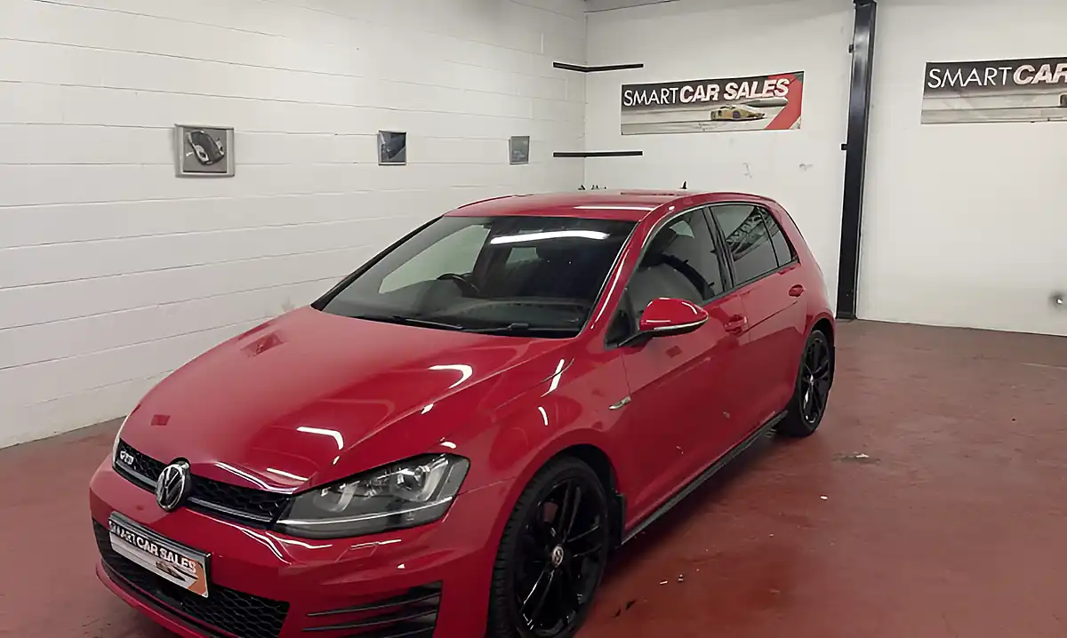 Used 2017 Volkswagen Golf Bluemotion Tech Tornado Red - Interior and Exterior details 5