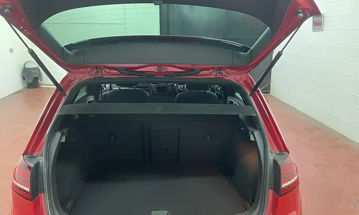 Used 2017 Volkswagen Golf Bluemotion Tech Tornado Red - Interior and Exterior details 9