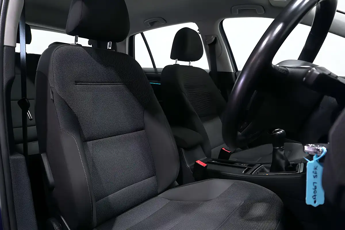Used 2017 Volkswagen Golf Evo Se Nav Atlantic Blue - Interior and Exterior details 5
