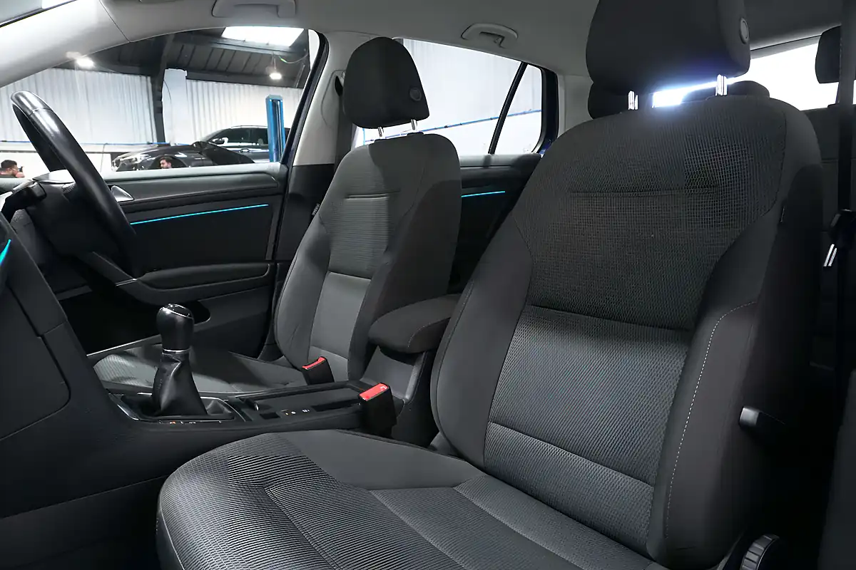 Used 2017 Volkswagen Golf Evo Se Nav Atlantic Blue - Interior and Exterior details 7