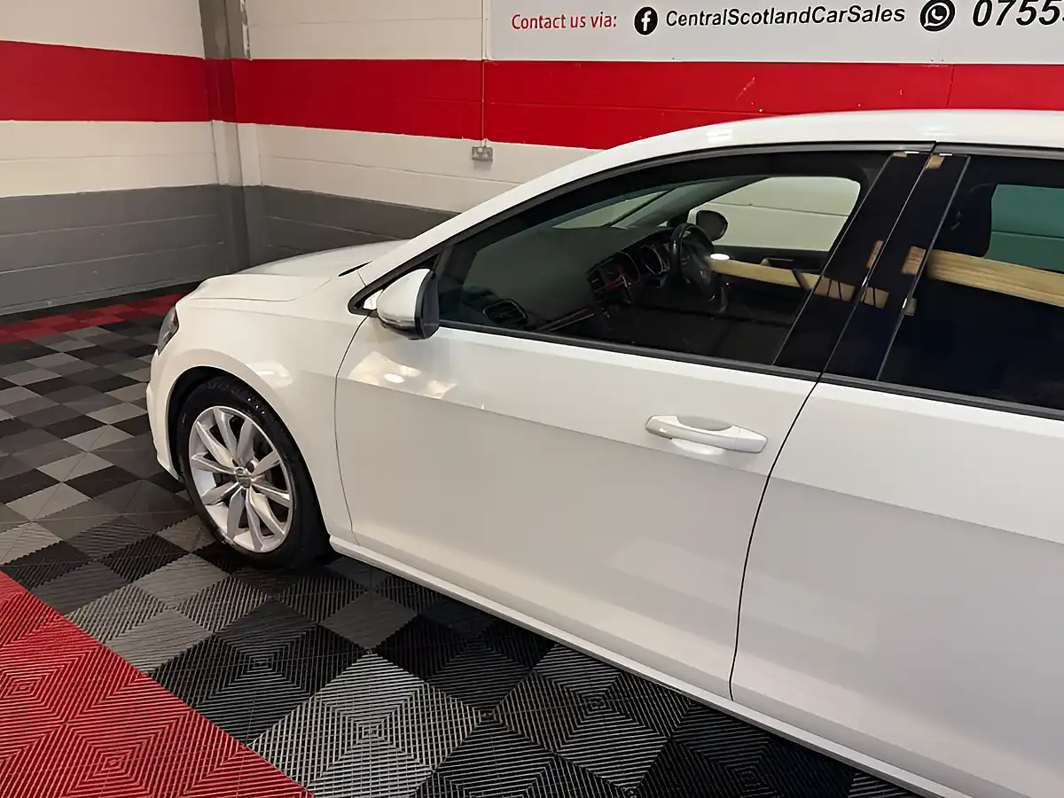 Used 2017 Volkswagen Golf GT White - Interior and Exterior details 9