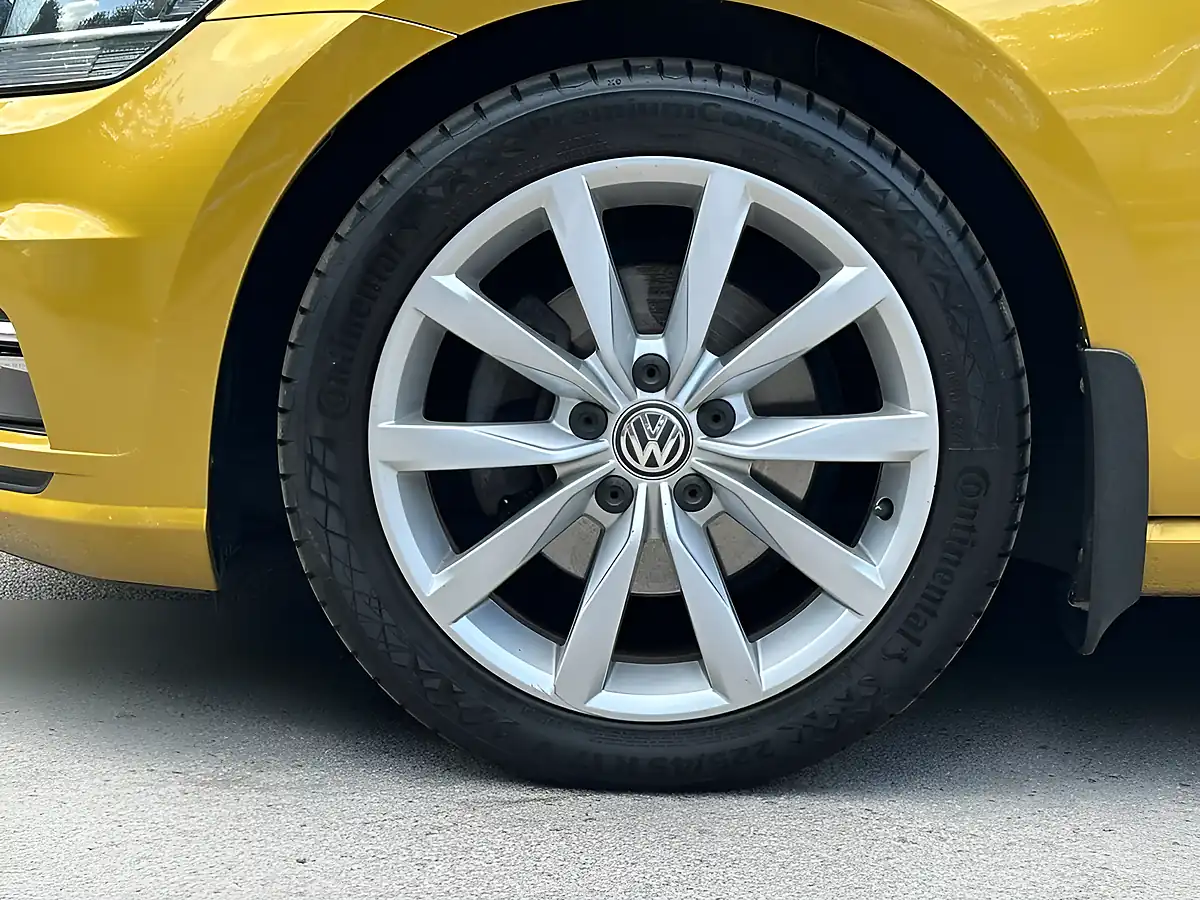 Used 2017 Volkswagen Golf GT Yellow - Interior and Exterior details 15