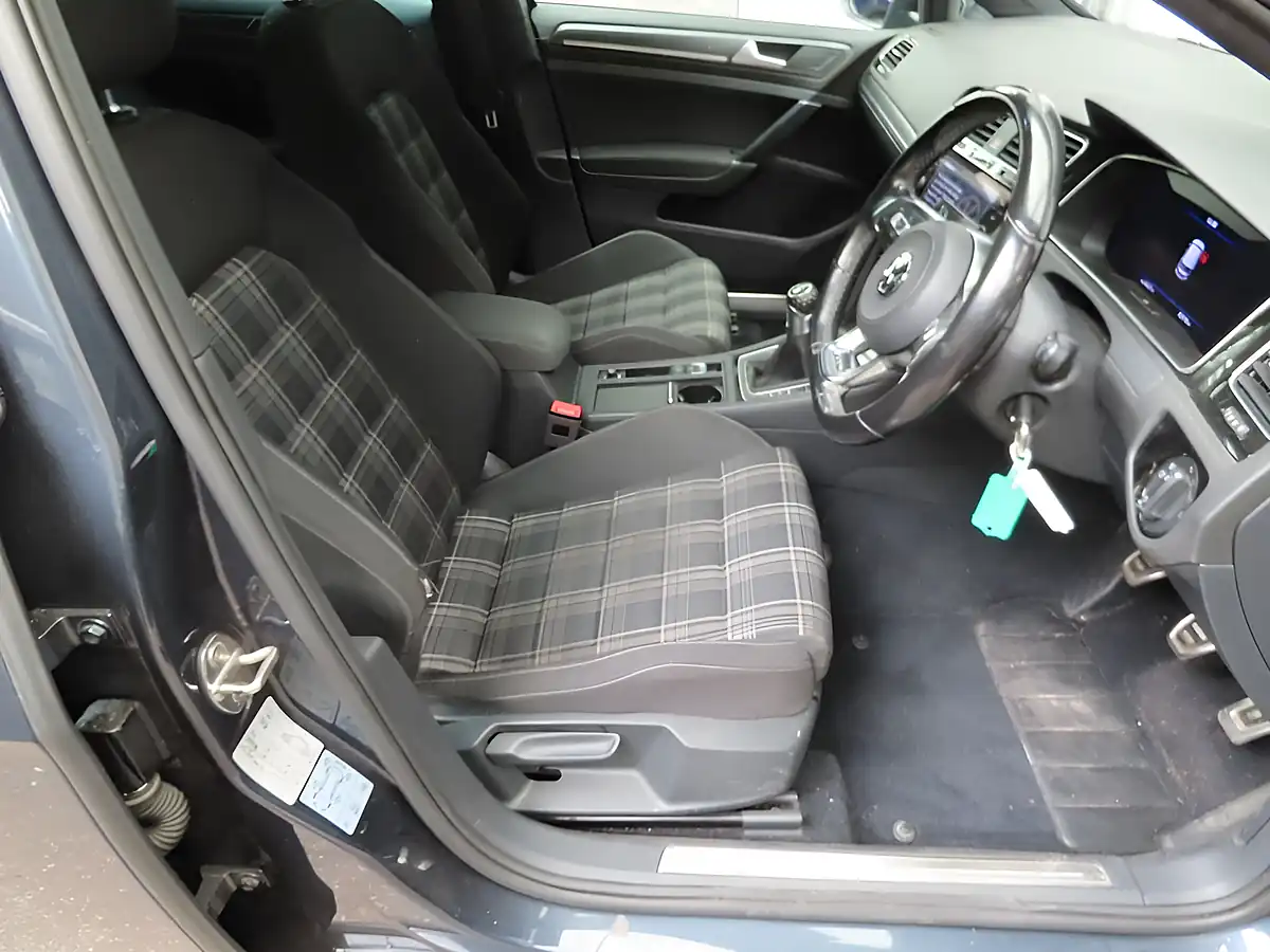 Used 2017 Volkswagen Golf Gtd Blue - Interior and Exterior details 5