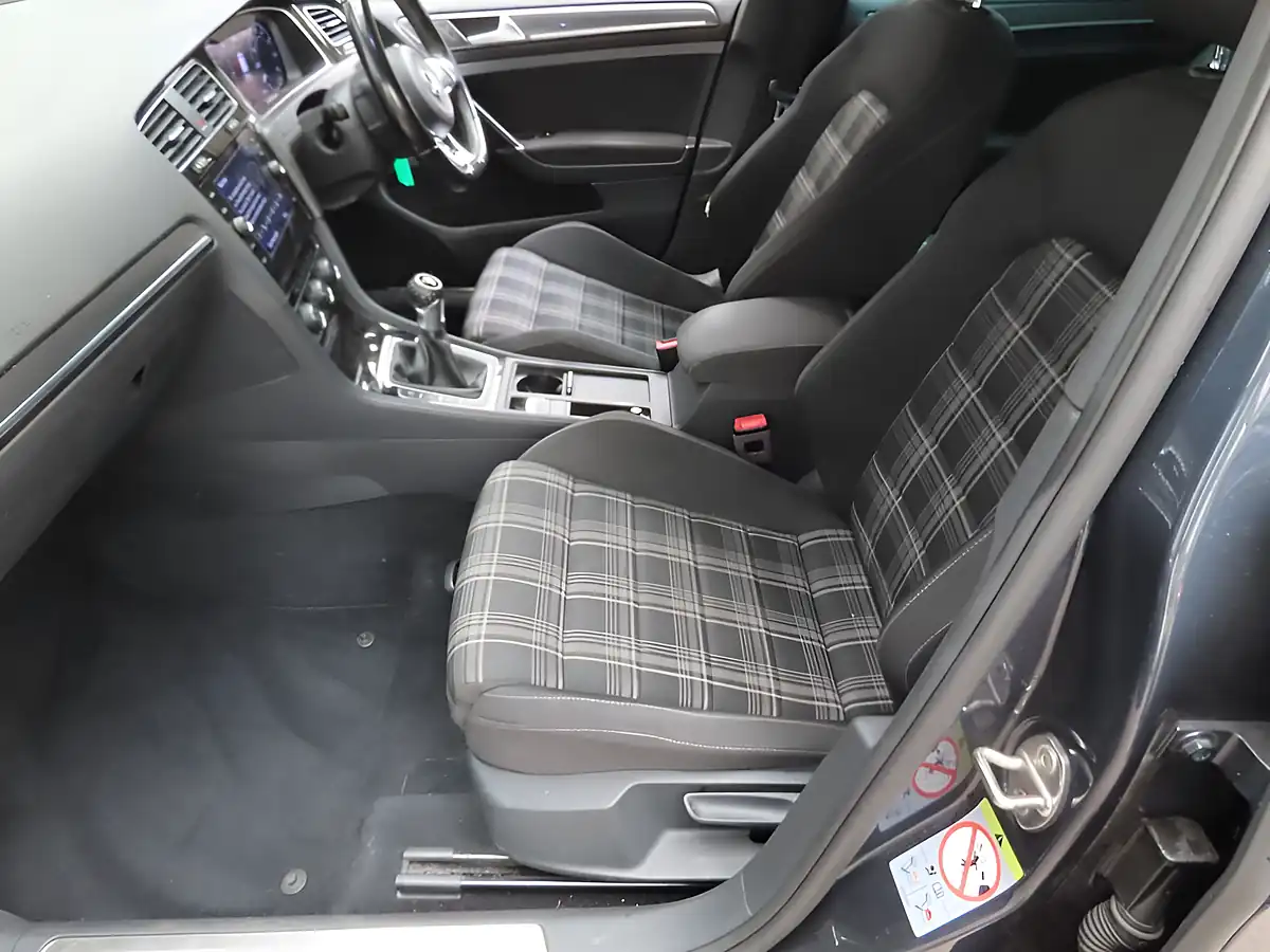 Used 2017 Volkswagen Golf Gtd Blue - Interior and Exterior details 7