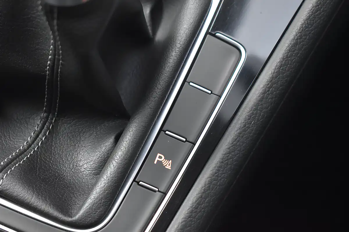 Used 2017 Volkswagen Golf Gtd Blueline Isaac Blue - Interior and Exterior details 13