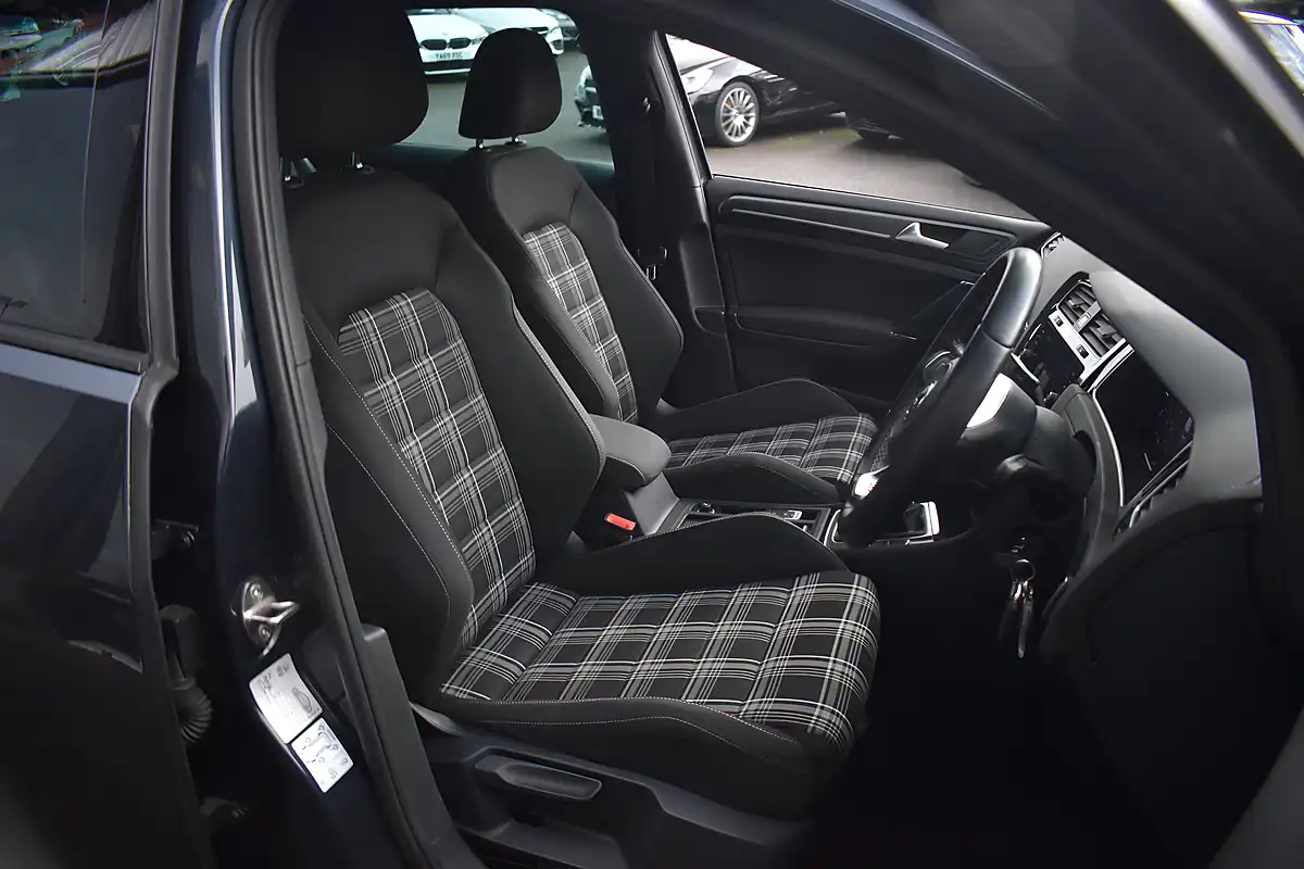 Used 2017 Volkswagen Golf Gtd Blueline Isaac Blue - Interior and Exterior details 7