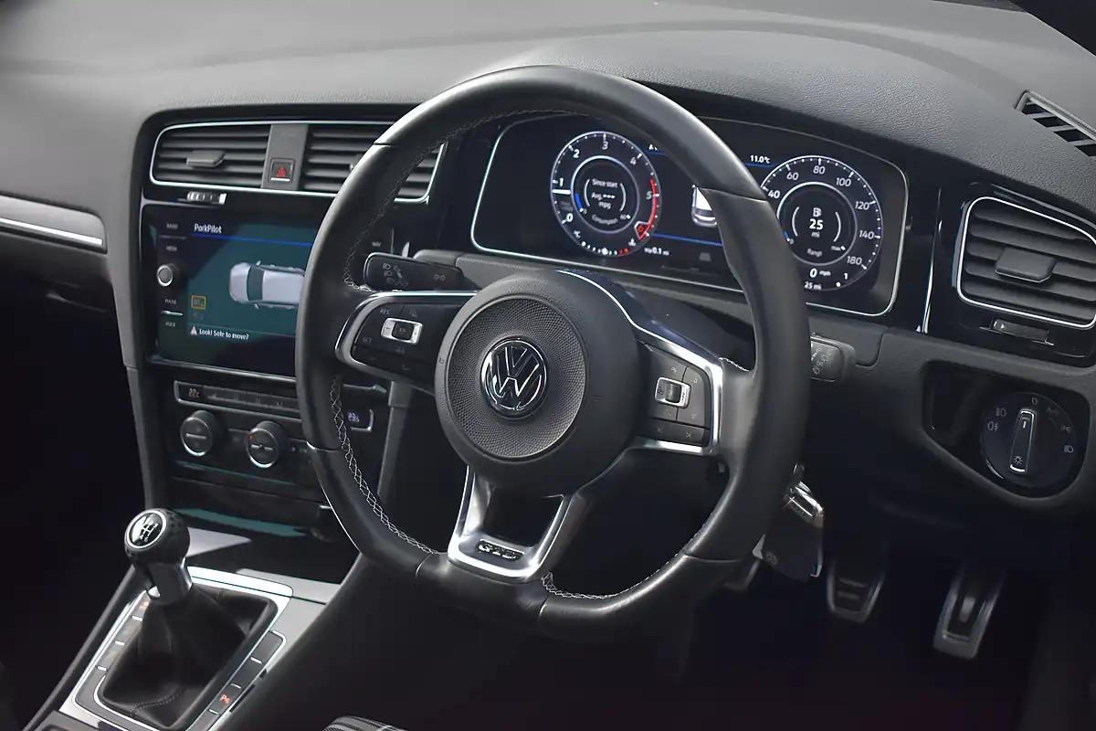 Used 2017 Volkswagen Golf Gtd Blueline Isaac Blue - Interior and Exterior details 9