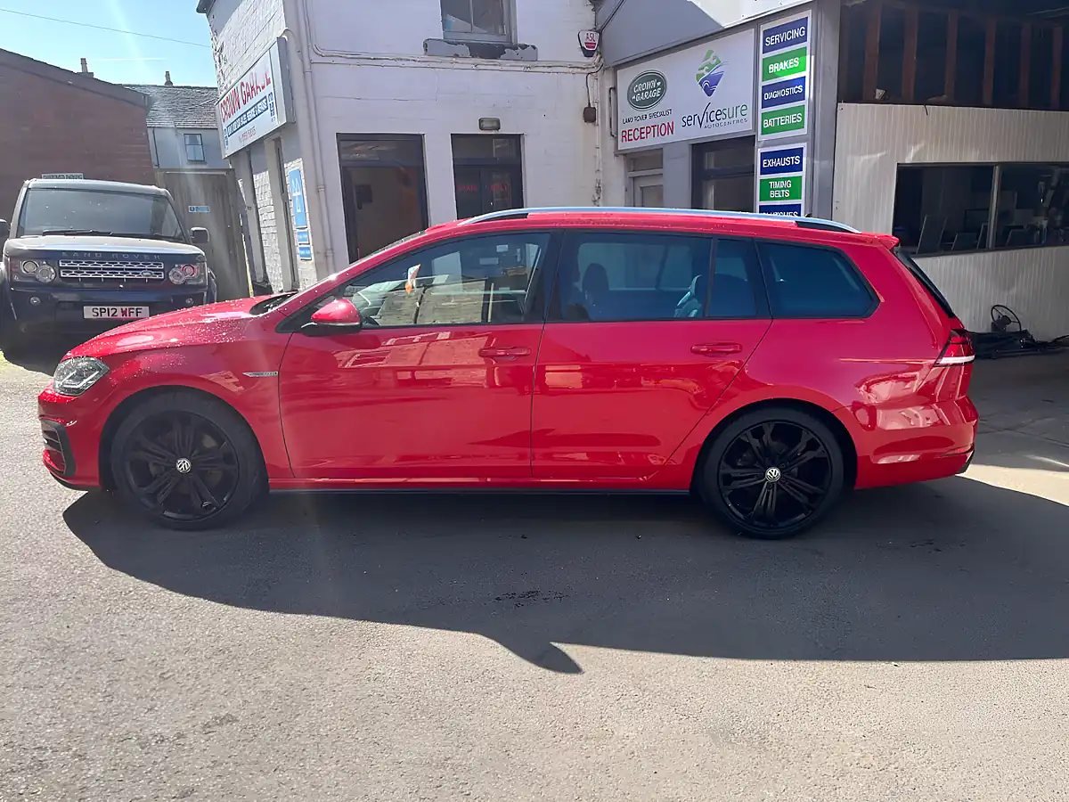 Used 2017 Volkswagen Golf Gtd Red - Interior and Exterior details 5