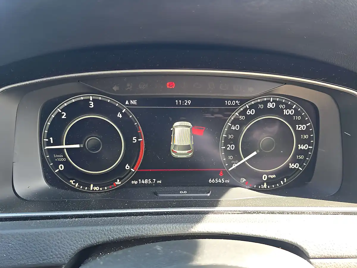 Used 2017 Volkswagen Golf Gtd Red - Interior and Exterior details 17