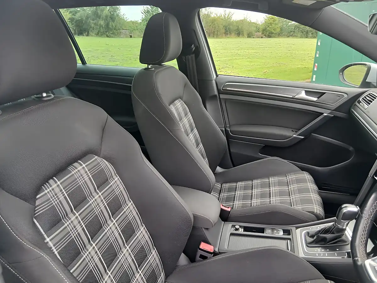 Used 2017 Volkswagen Golf Gtd Silver - Interior and Exterior details 17