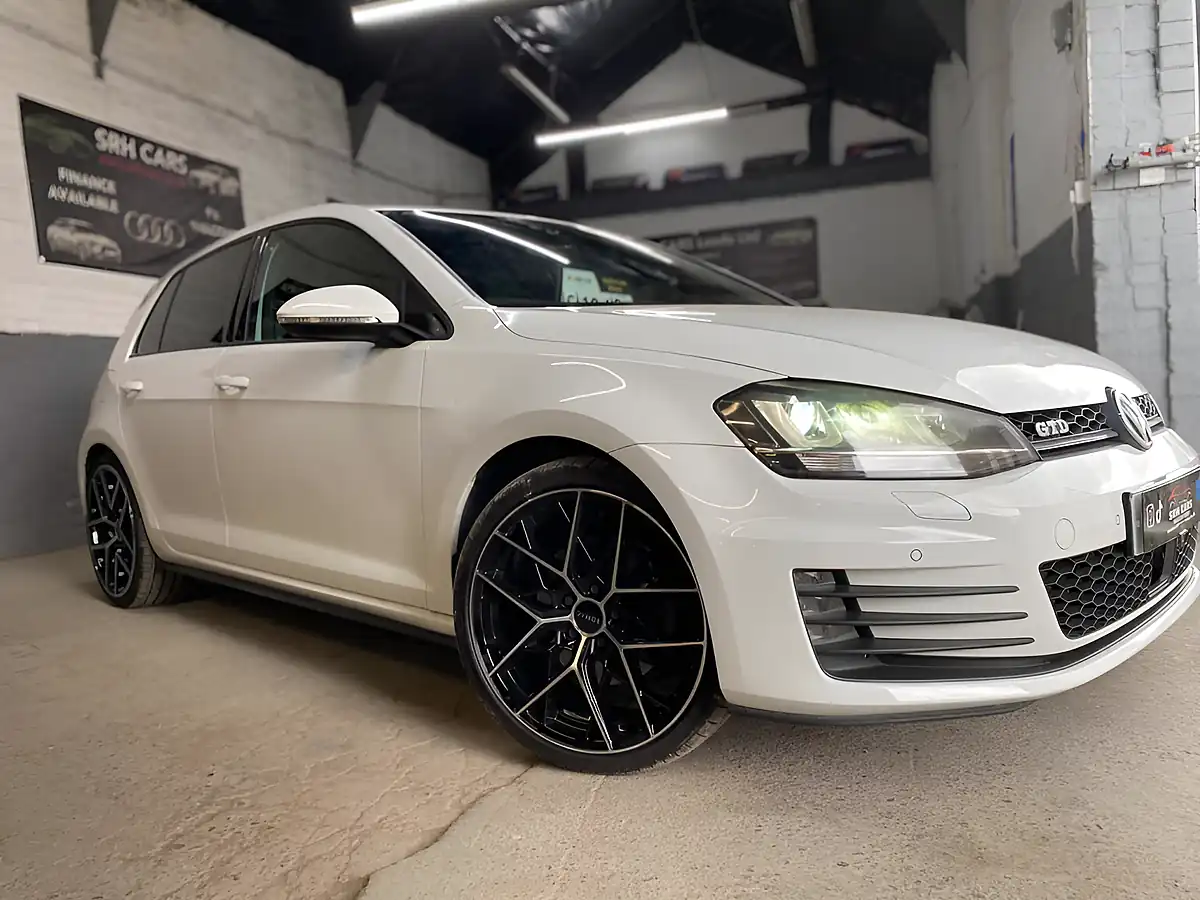 Used 2017 Volkswagen Golf Gtd White - Front View