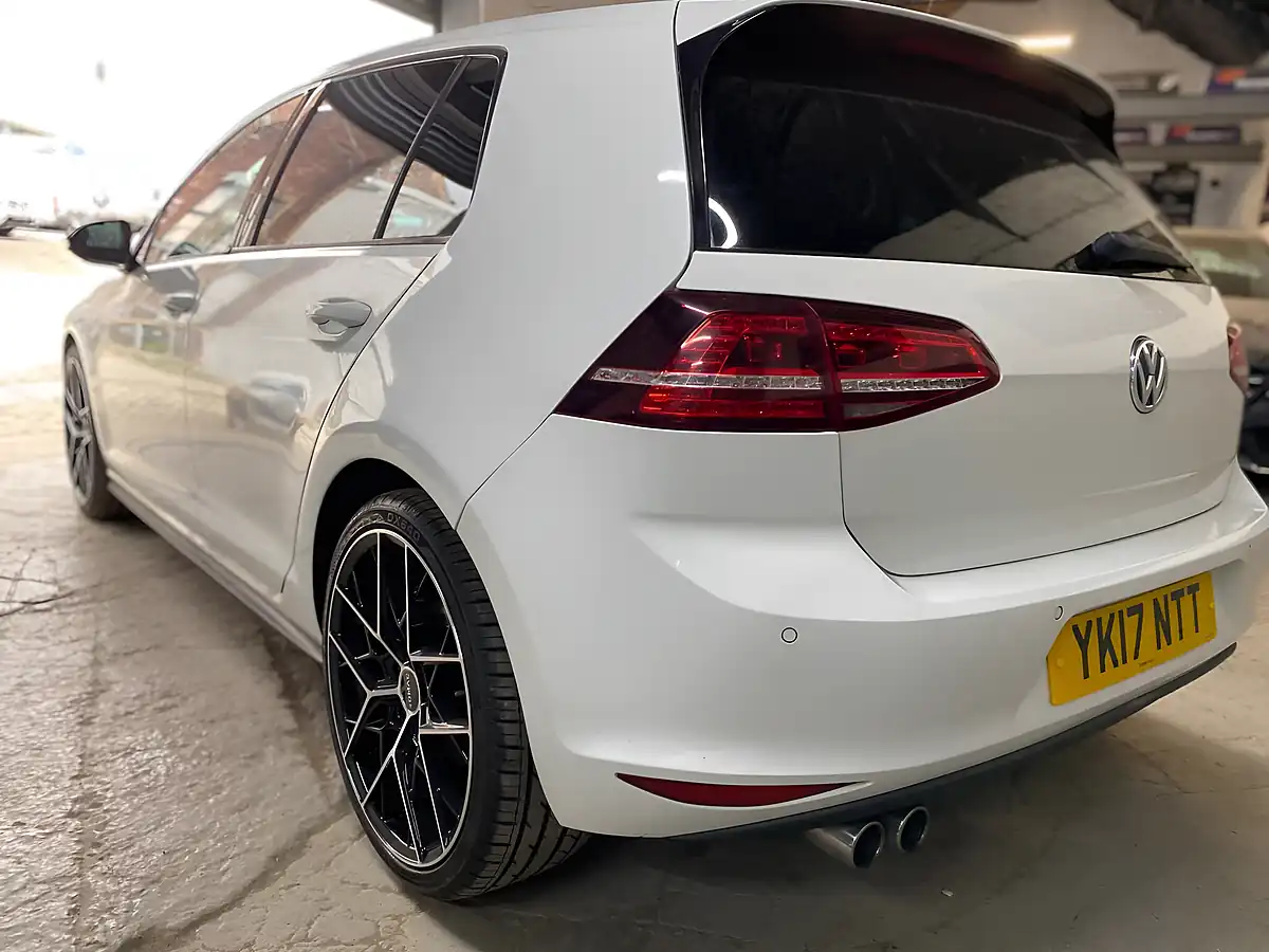 Used 2017 Volkswagen Golf Gtd White - Interior and Exterior details 4