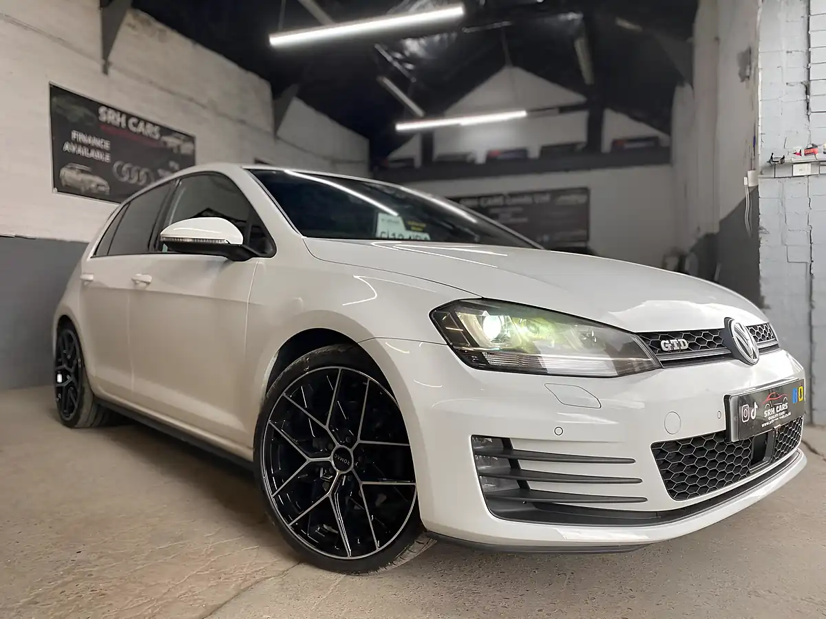 Used 2017 Volkswagen Golf Gtd White - Interior and Exterior details 5