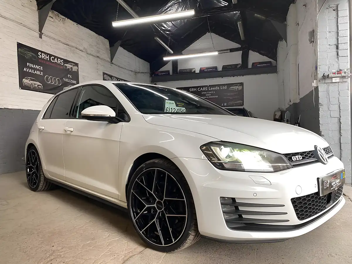Used 2017 Volkswagen Golf Gtd White - Interior and Exterior details 6