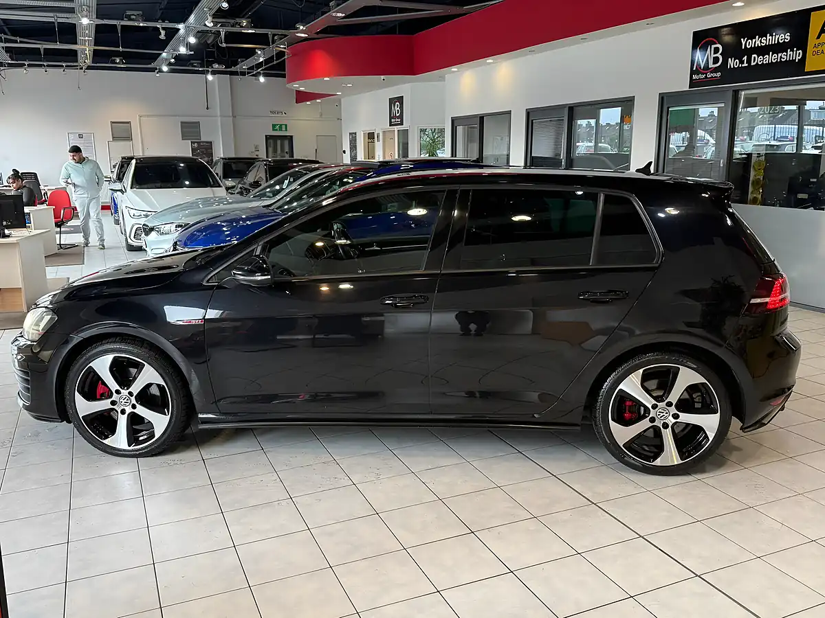 Used 2017 Volkswagen Golf GTI Black - Interior and Exterior details 4