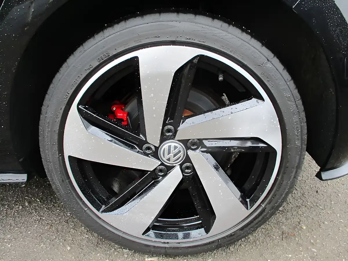Used 2017 Volkswagen Golf GTI Black - Interior and Exterior details 10